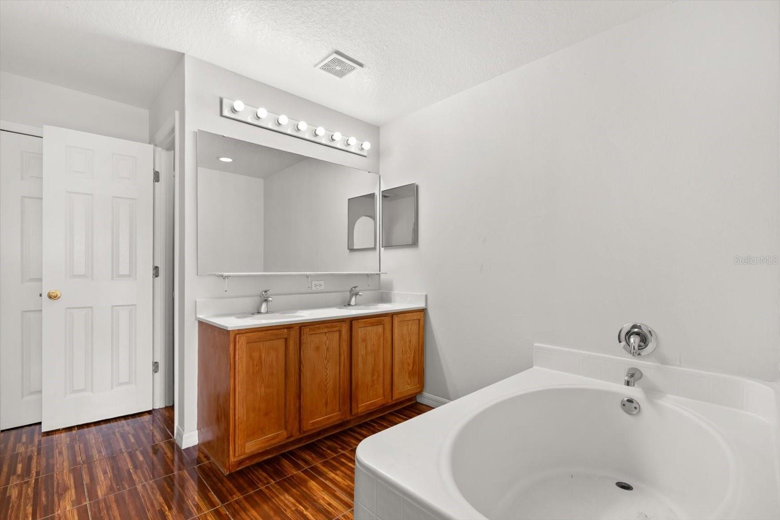 BENTLEY PLACE - Residential