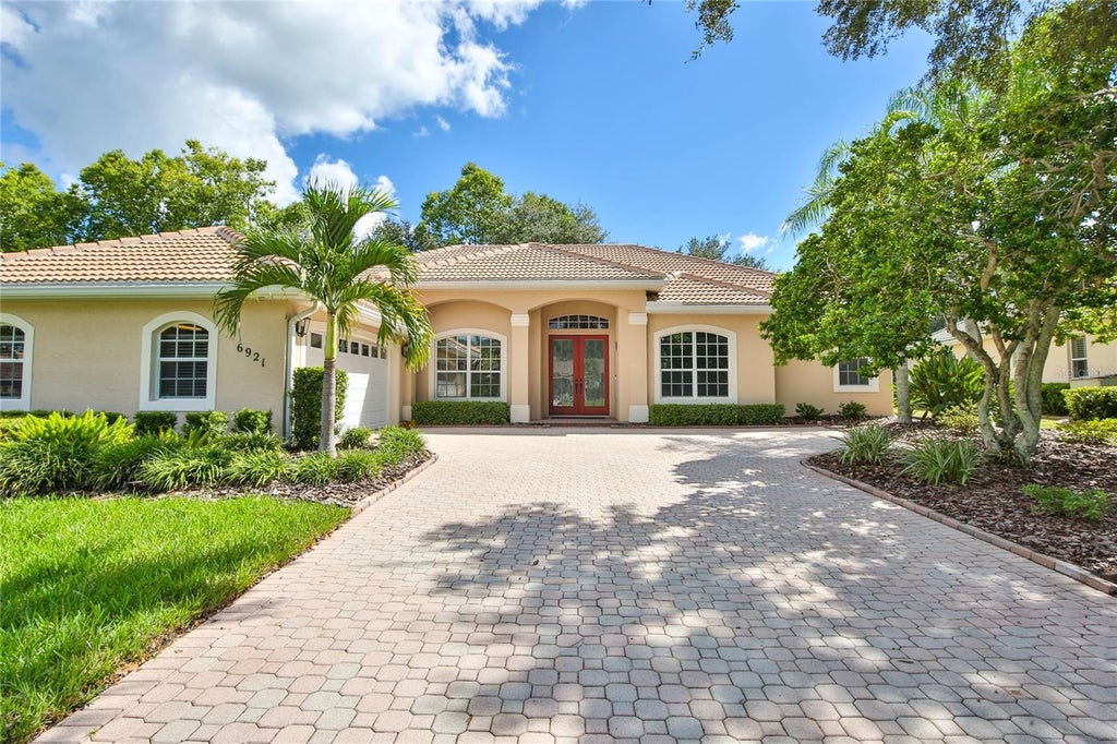 Photo of 6921 Conestoga Place, Bradenton, FL 34201 (MLS # A4708043)