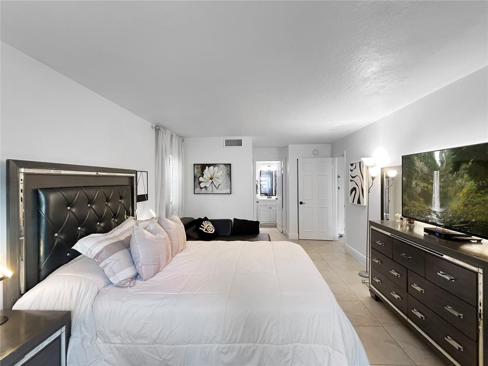 1753 BELLEAIR FOREST DRIVE E4
