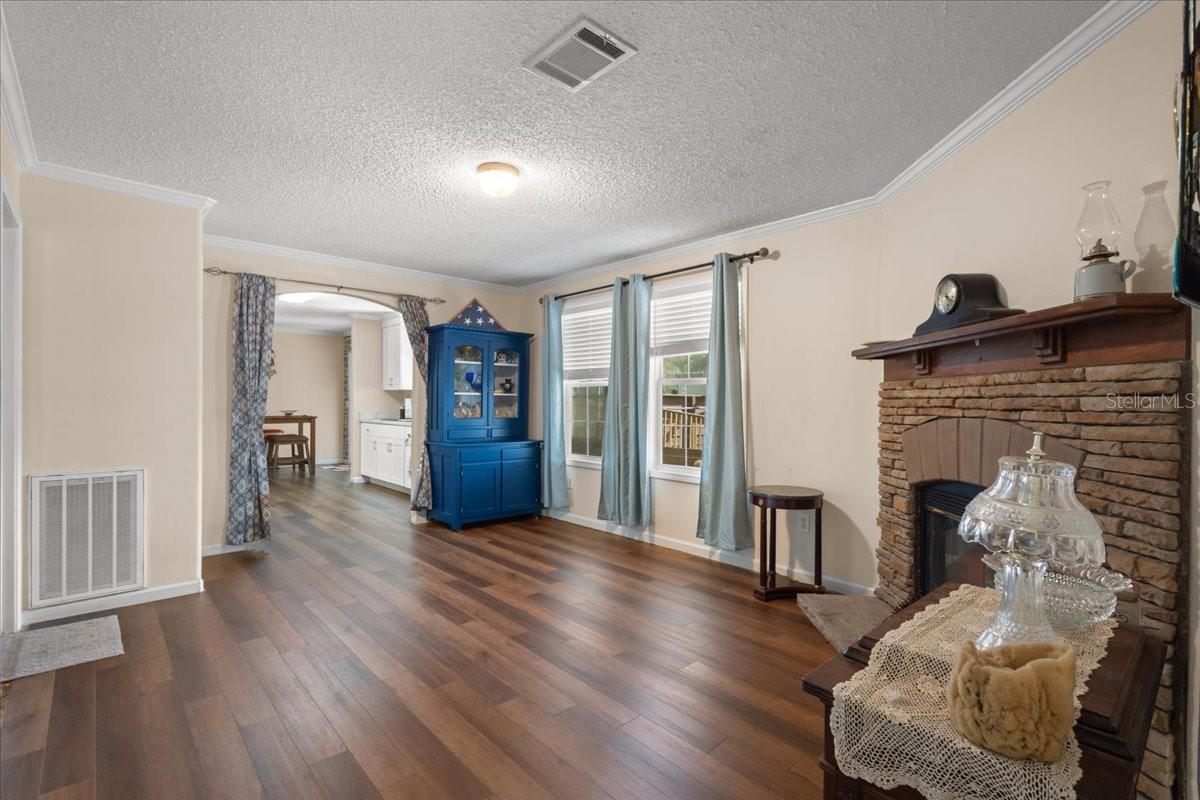 WHISPERING PINES - Residential