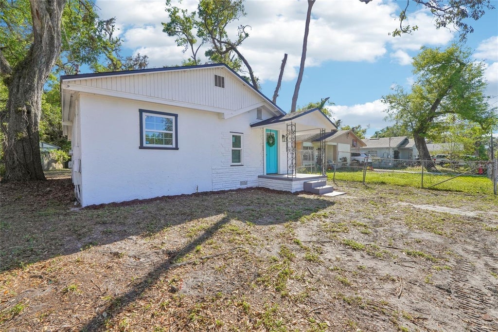 Photo of 2111 E Ellicott Street, Tampa, FL 33610 (MLS # TB8522333)