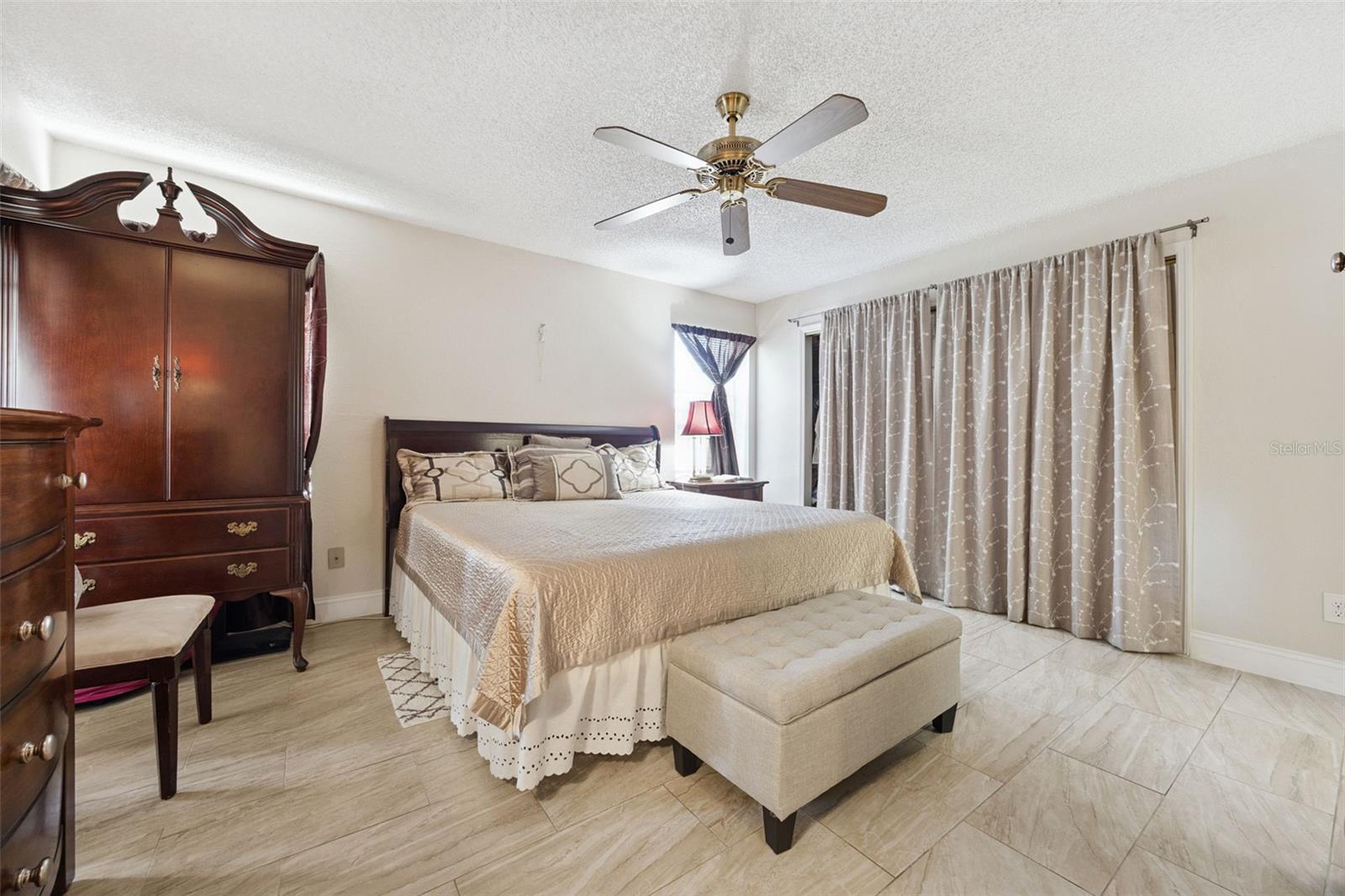 HUNTERS CHASE CONDO PH 1 - Residential