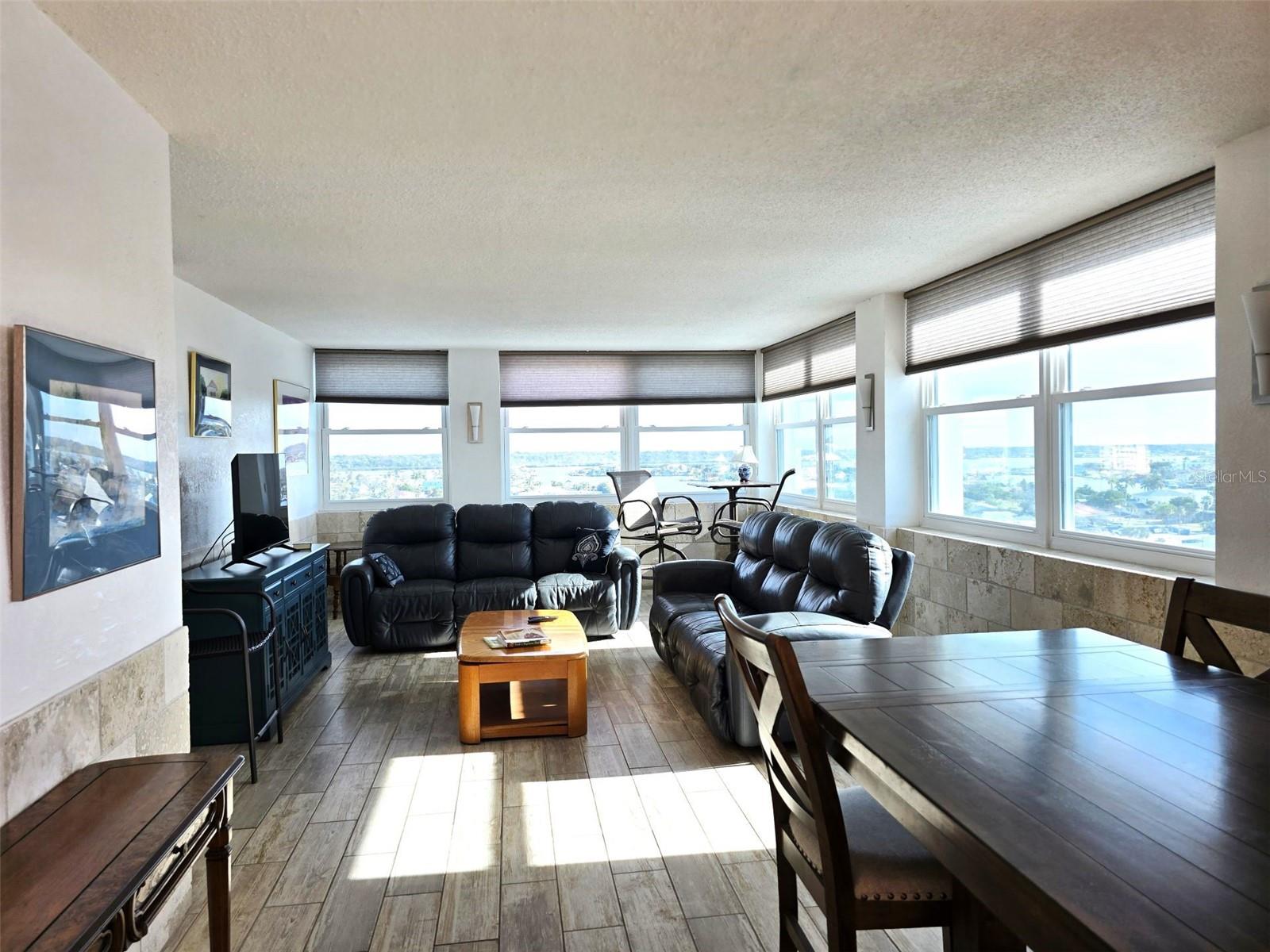 CLUB REDINGTON CONDO THE - Residential Lease