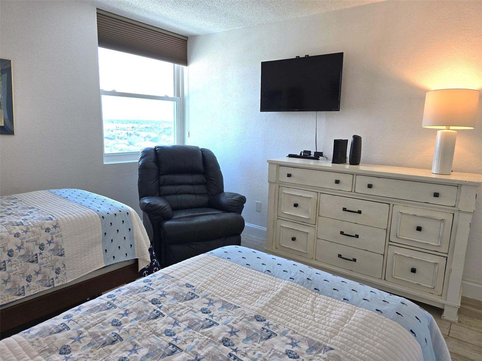 CLUB REDINGTON CONDO THE - Residential Lease