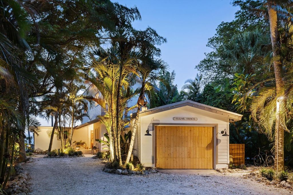 Photo of 7314 Point Of Rocks Road, Sarasota, FL 34242 (MLS # A4668466)