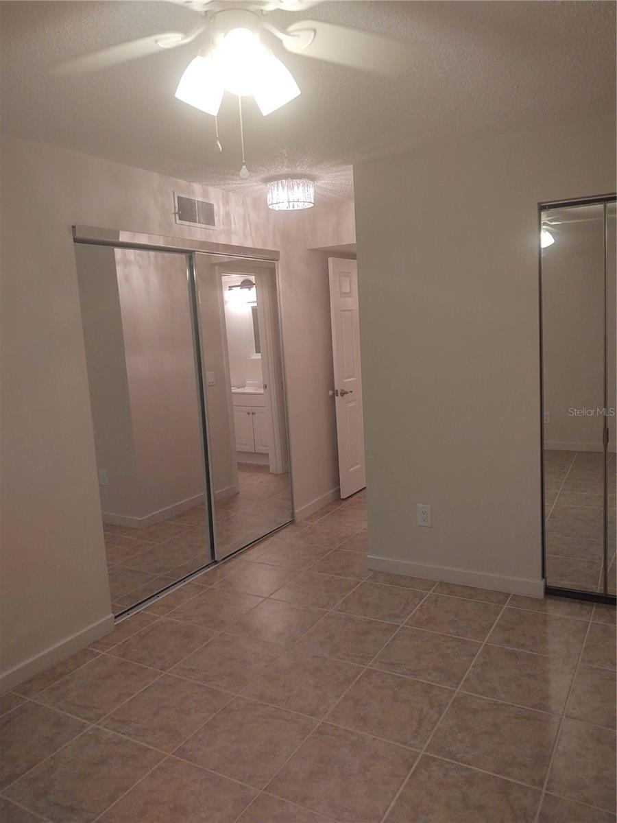 TOWNES SOUTHGATE CONDO TOWNE 07 - Residential Lease