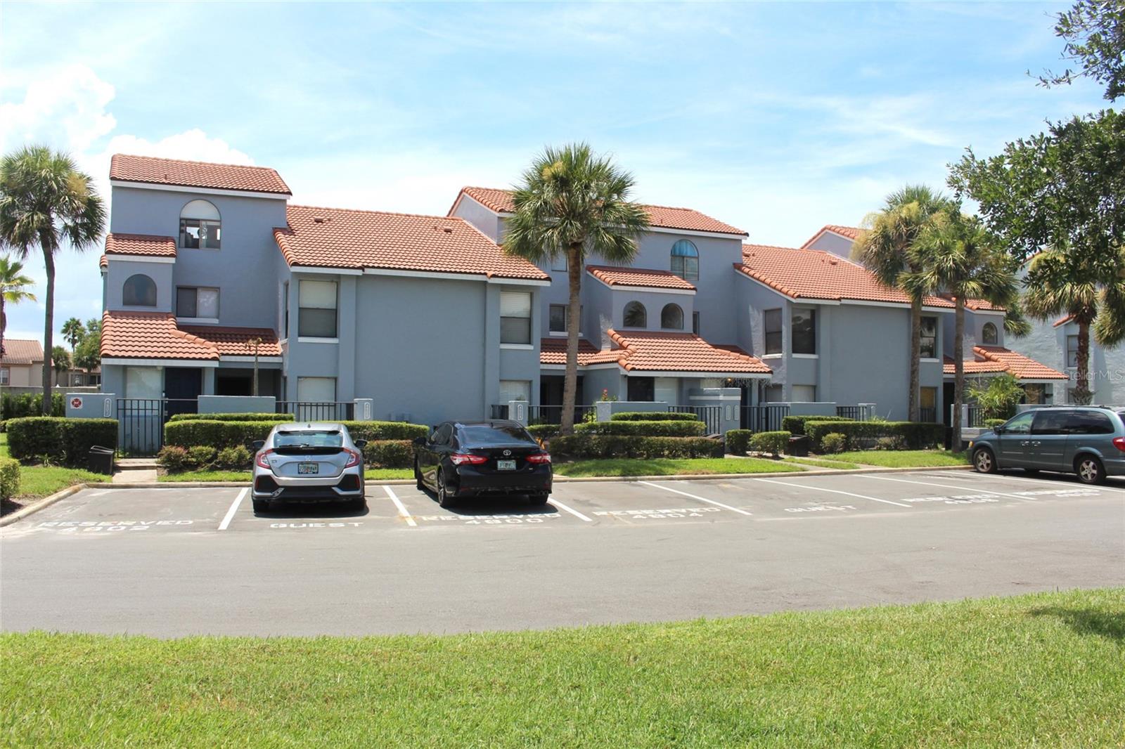 TOWNES SOUTHGATE CONDO TOWNE 07 - Residential Lease