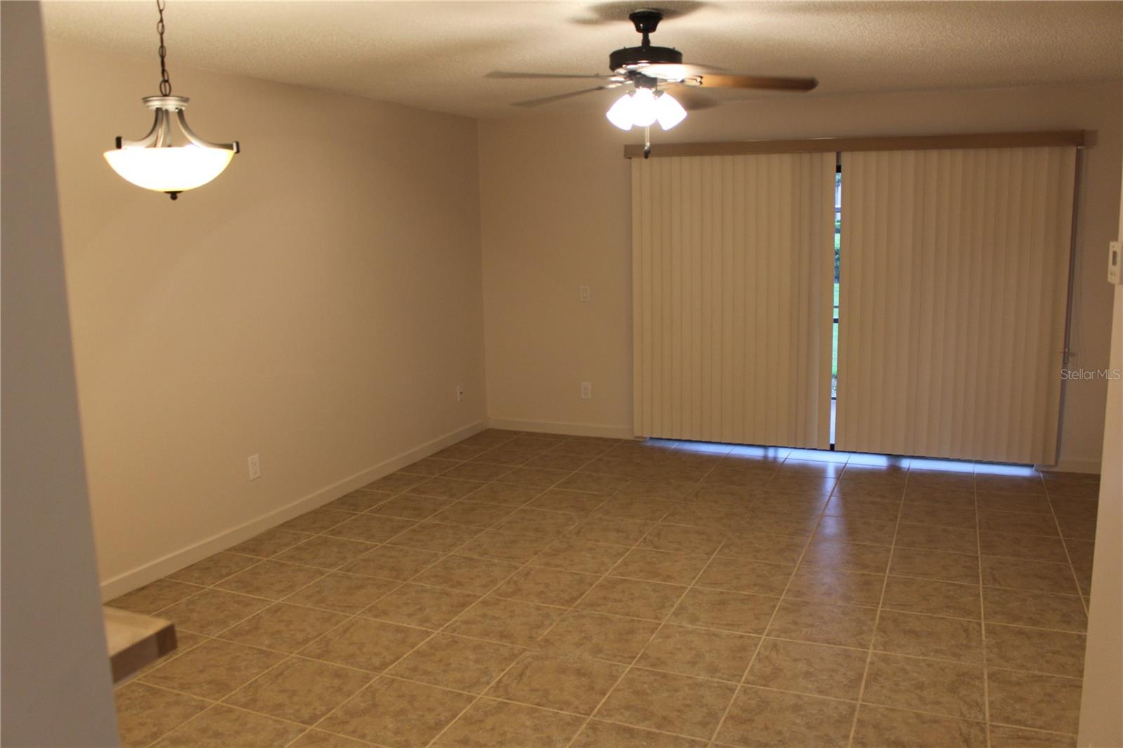 TOWNES SOUTHGATE CONDO TOWNE 07 - Residential Lease