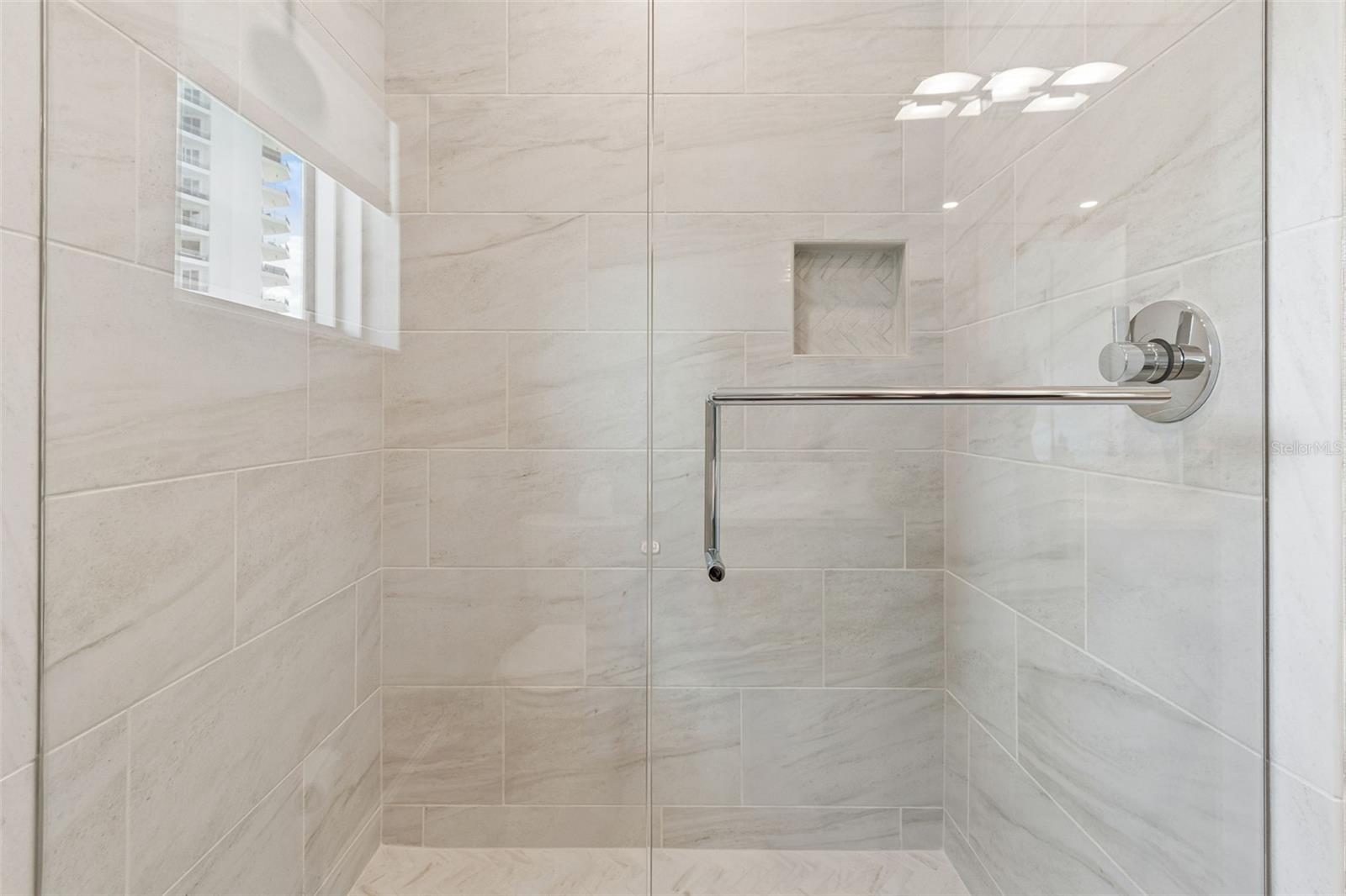 VIRAGE BAYSHORE - Residential