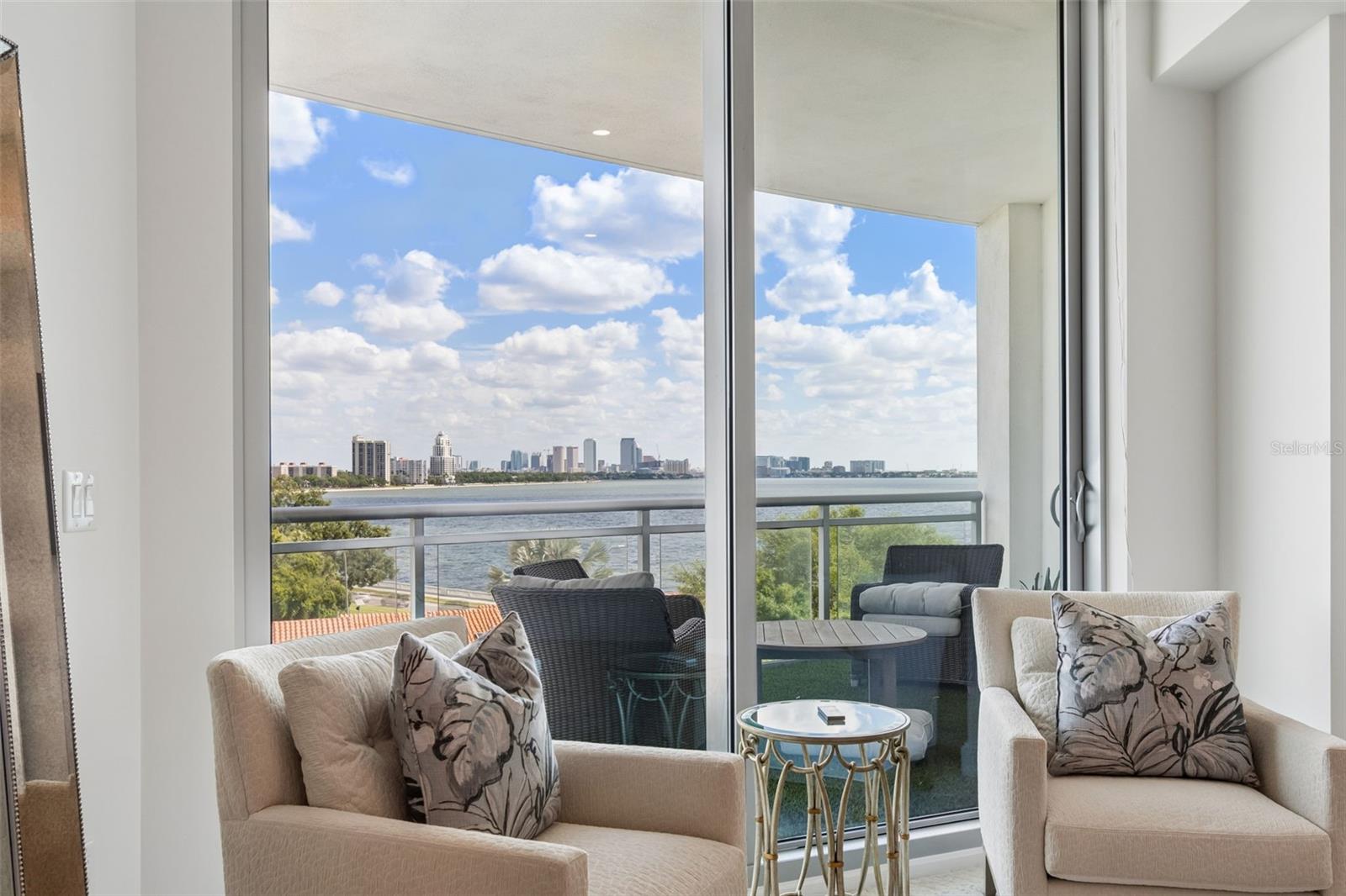 VIRAGE BAYSHORE - Residential