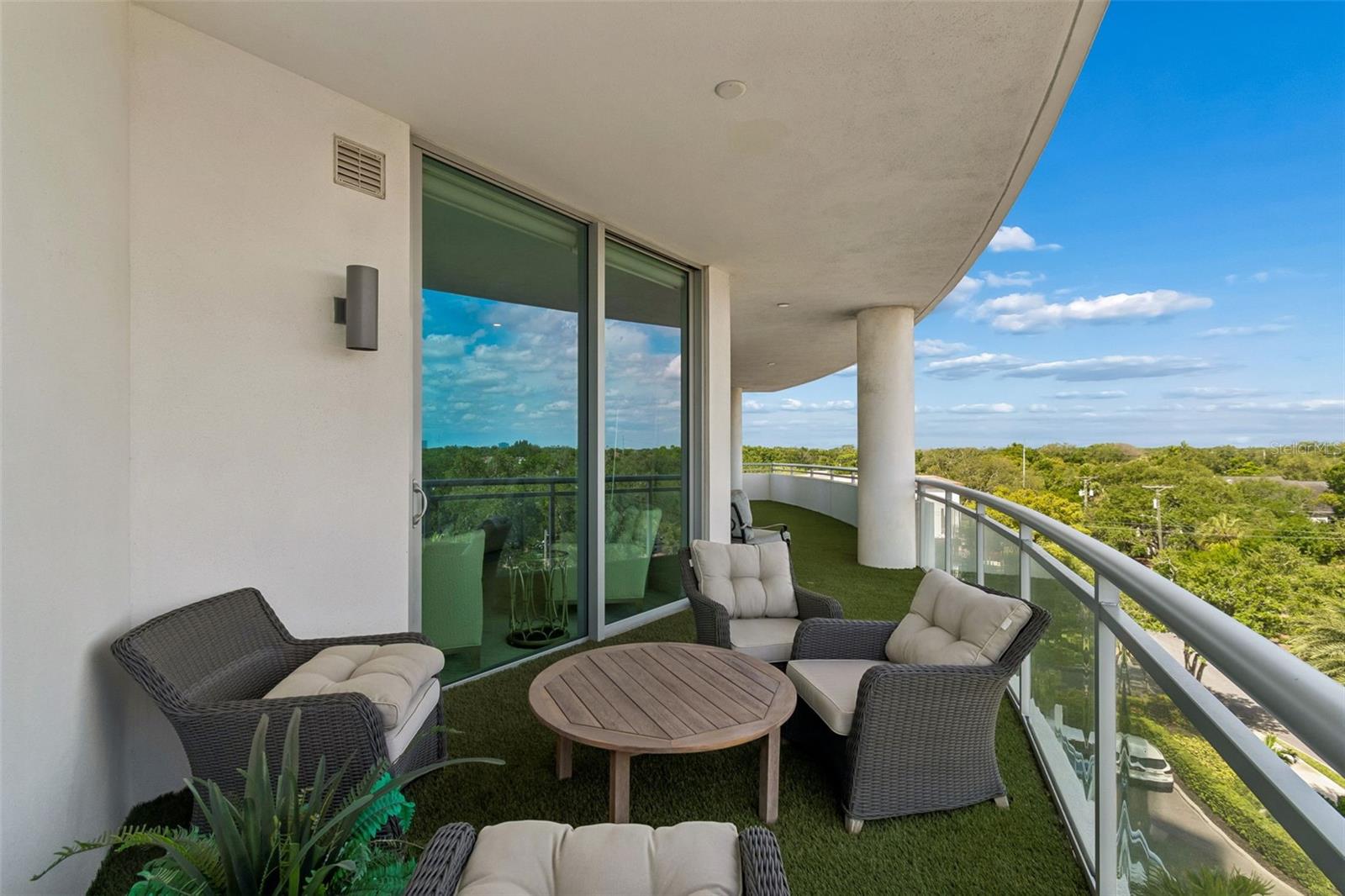 VIRAGE BAYSHORE - Residential