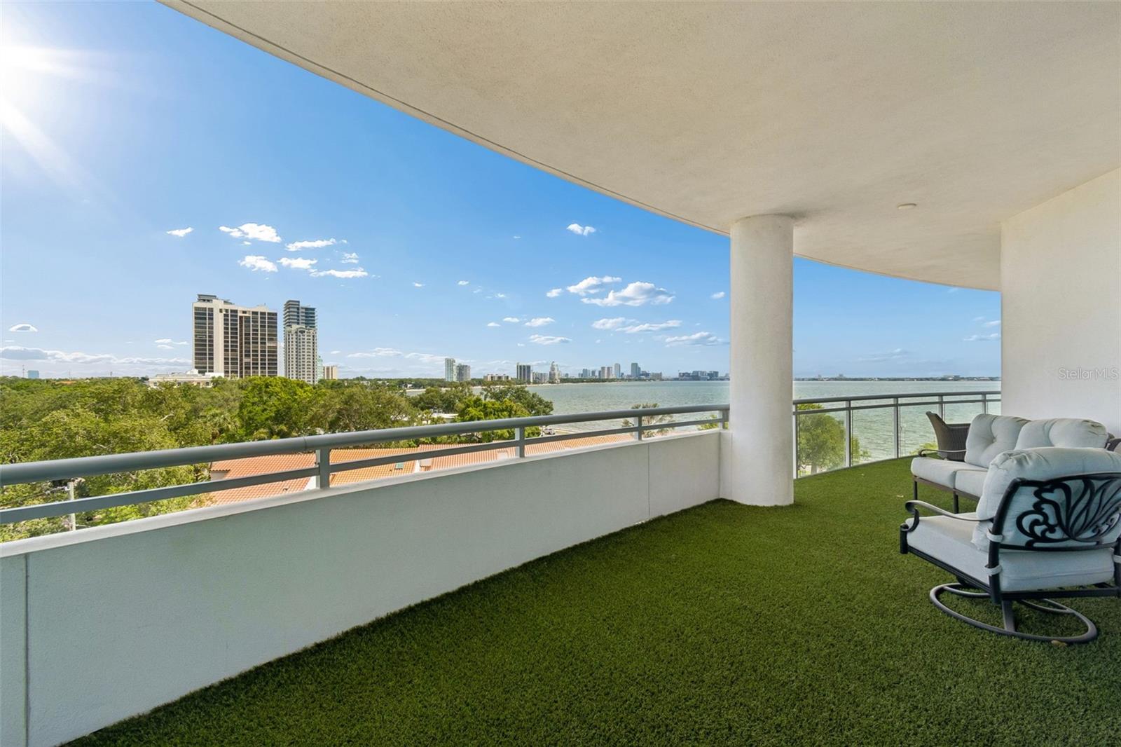 VIRAGE BAYSHORE - Residential