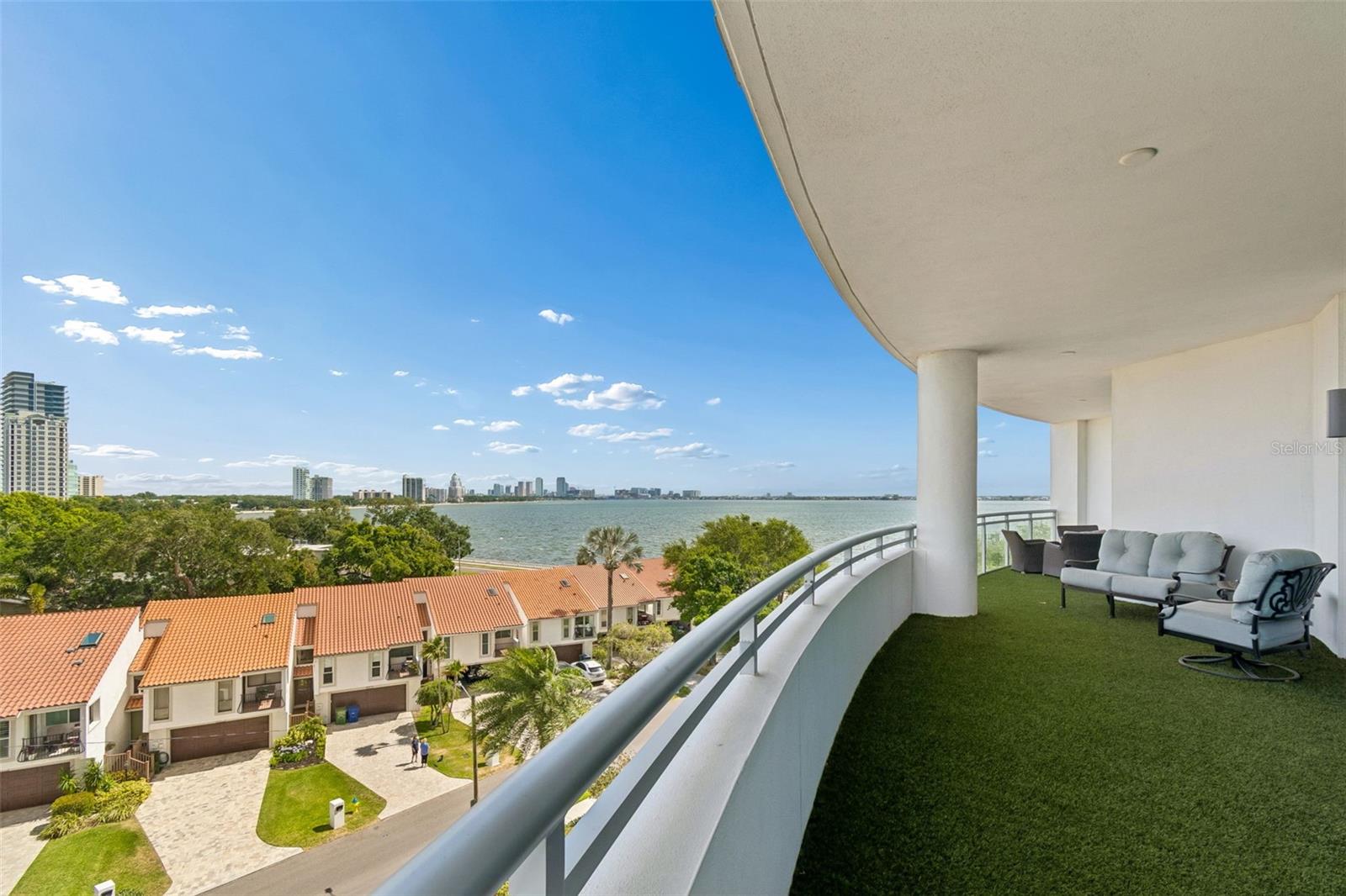 VIRAGE BAYSHORE - Residential