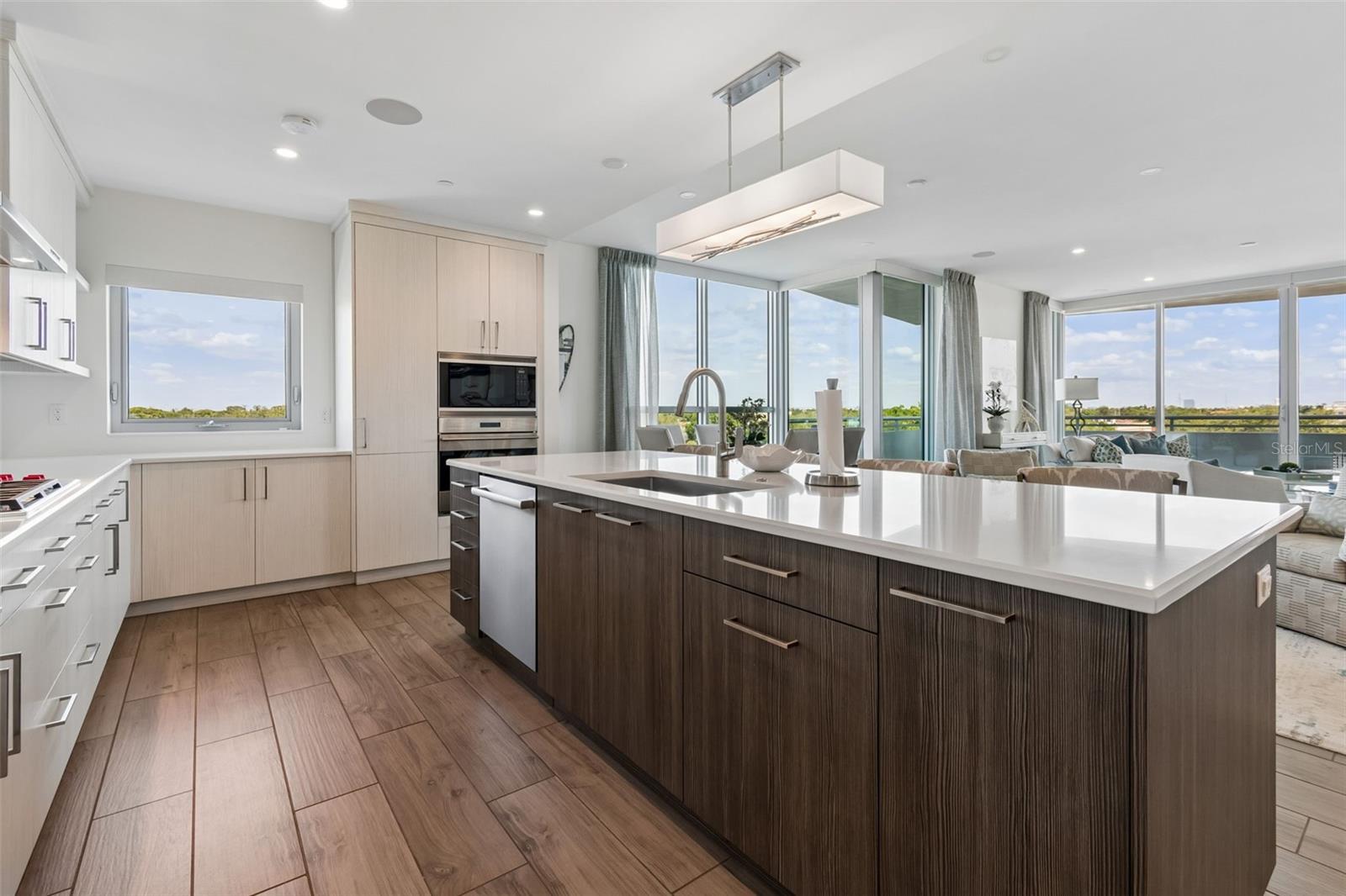 VIRAGE BAYSHORE - Residential