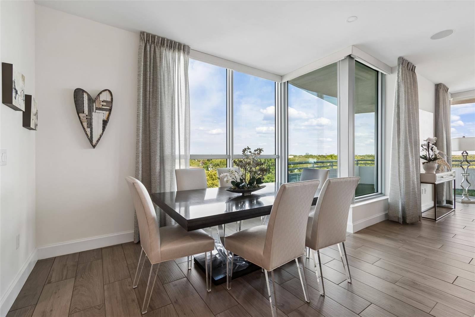 VIRAGE BAYSHORE - Residential