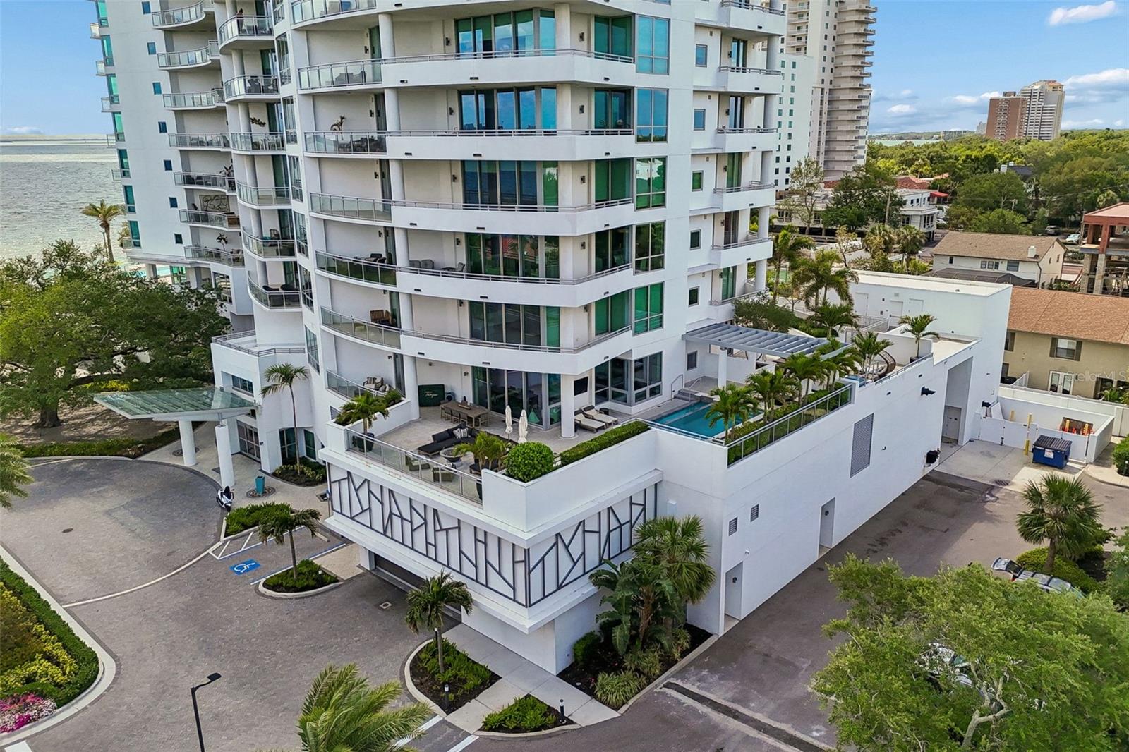 VIRAGE BAYSHORE - Residential