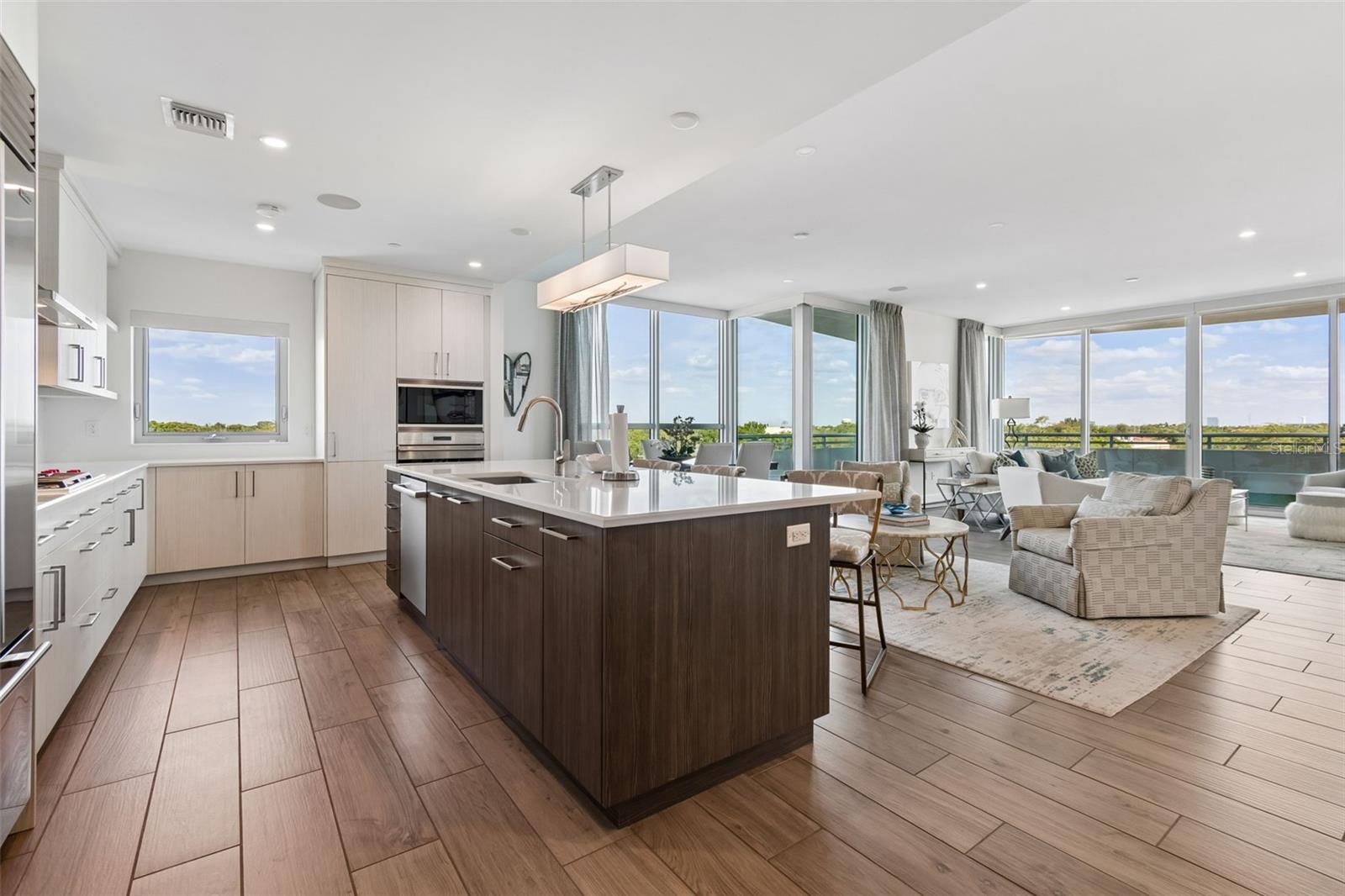 VIRAGE BAYSHORE - Residential
