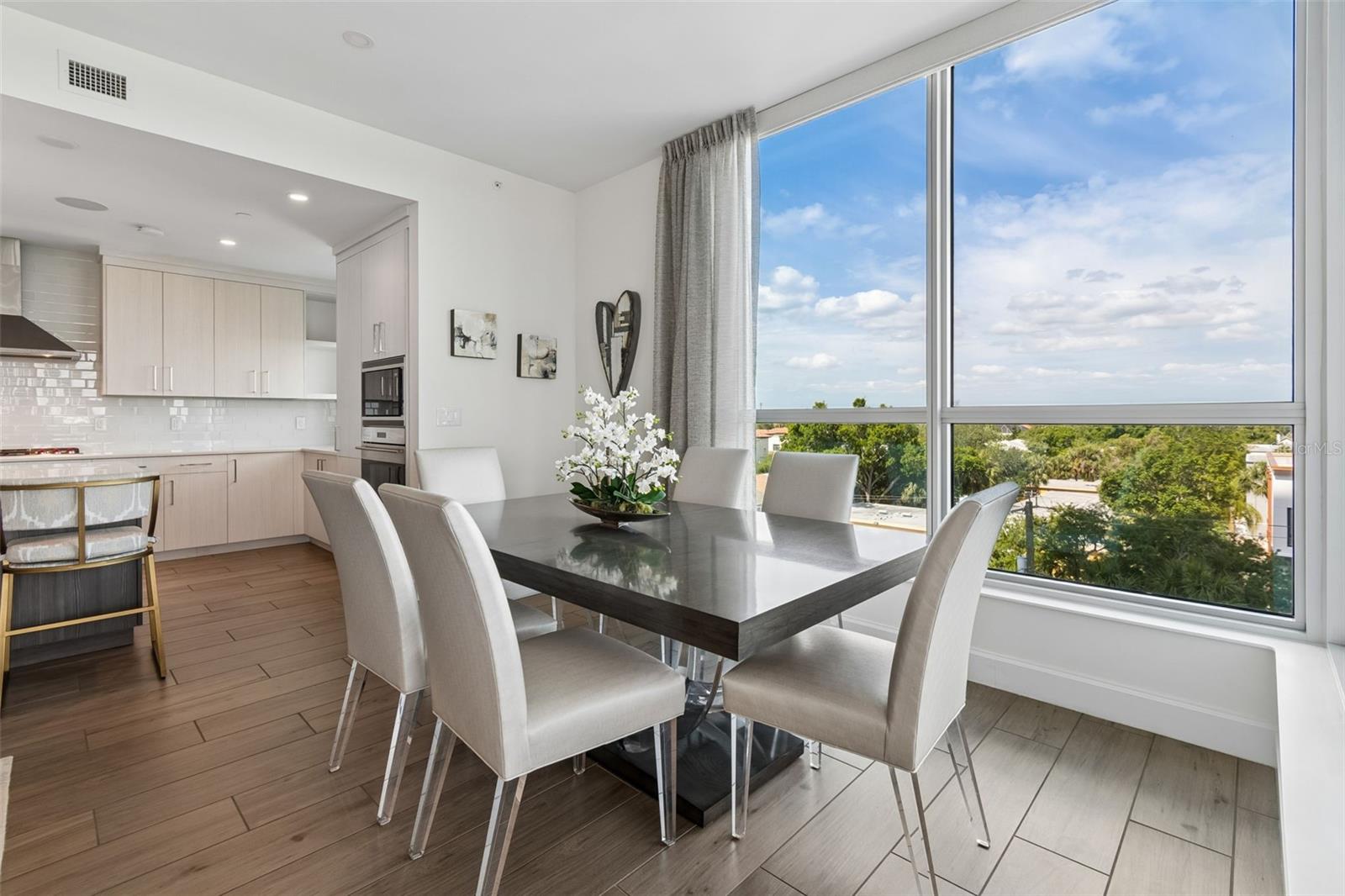 VIRAGE BAYSHORE - Residential
