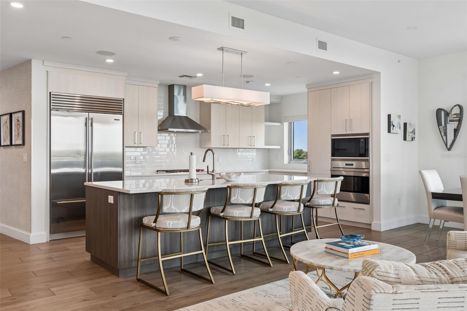 VIRAGE BAYSHORE - Residential