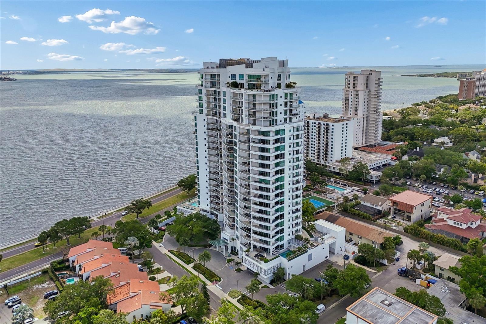 VIRAGE BAYSHORE - Residential