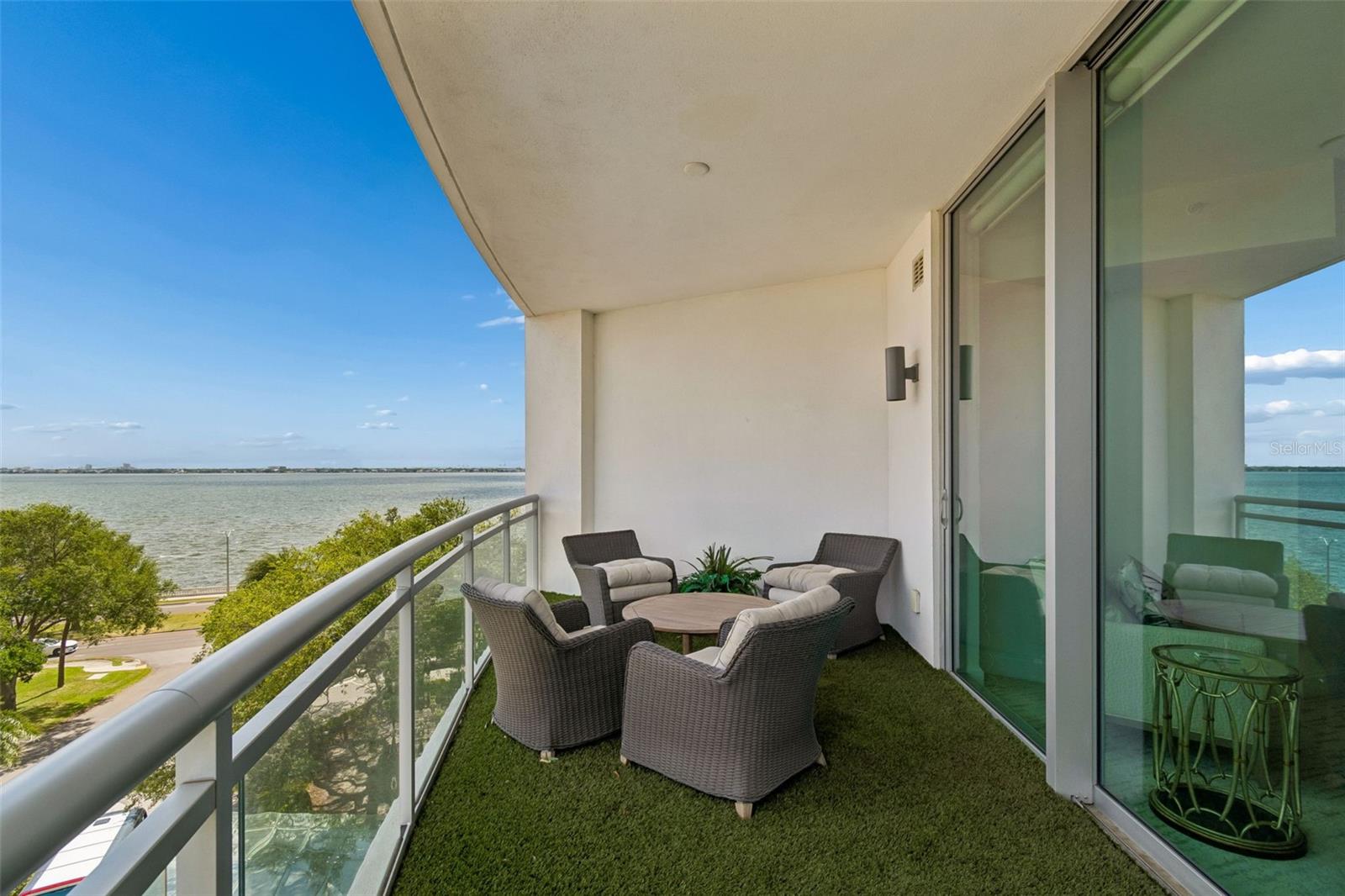 VIRAGE BAYSHORE - Residential