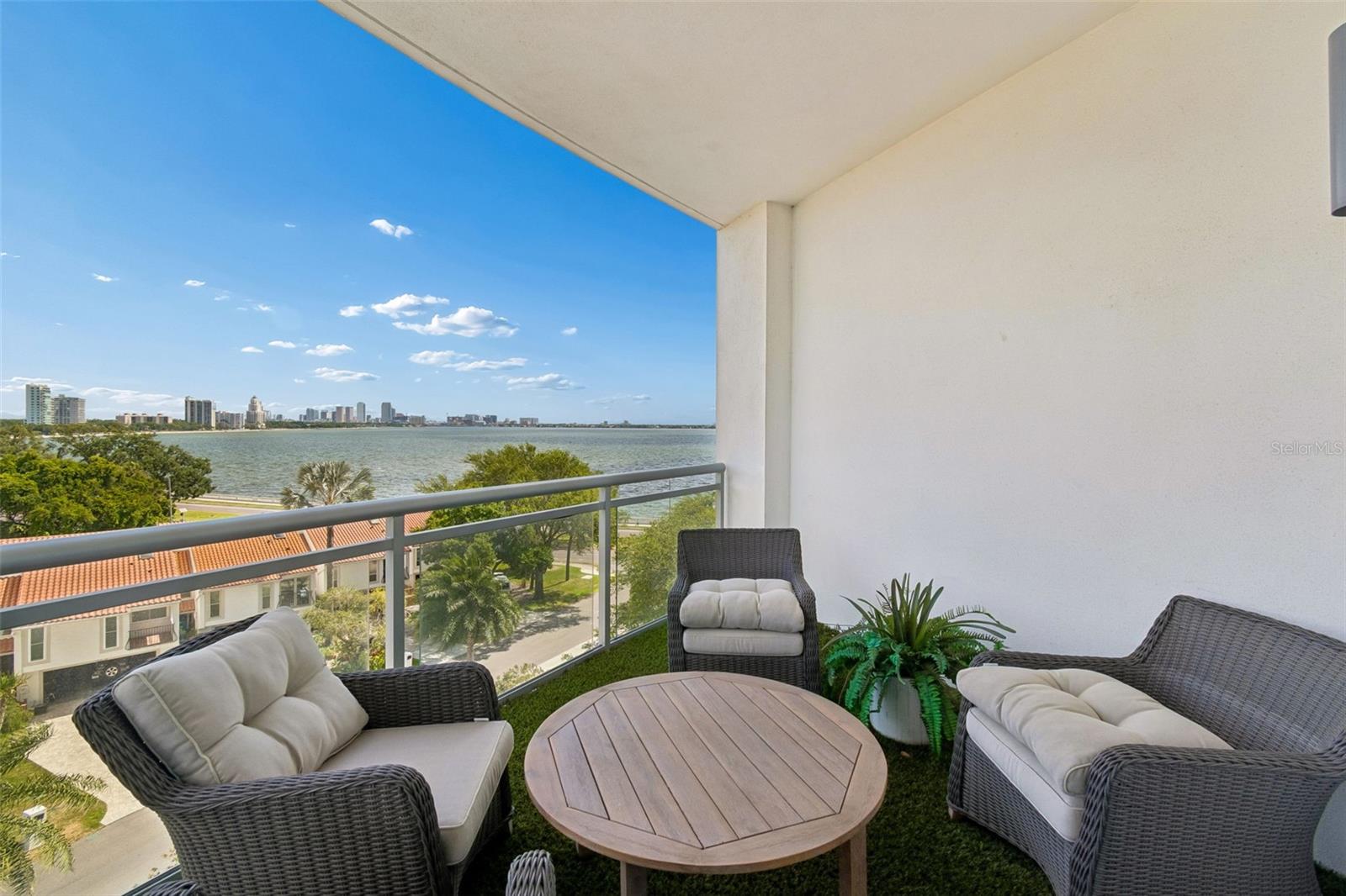VIRAGE BAYSHORE - Residential