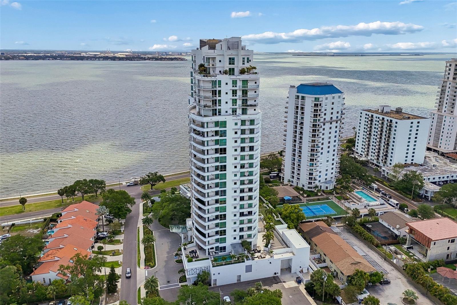 VIRAGE BAYSHORE - Residential