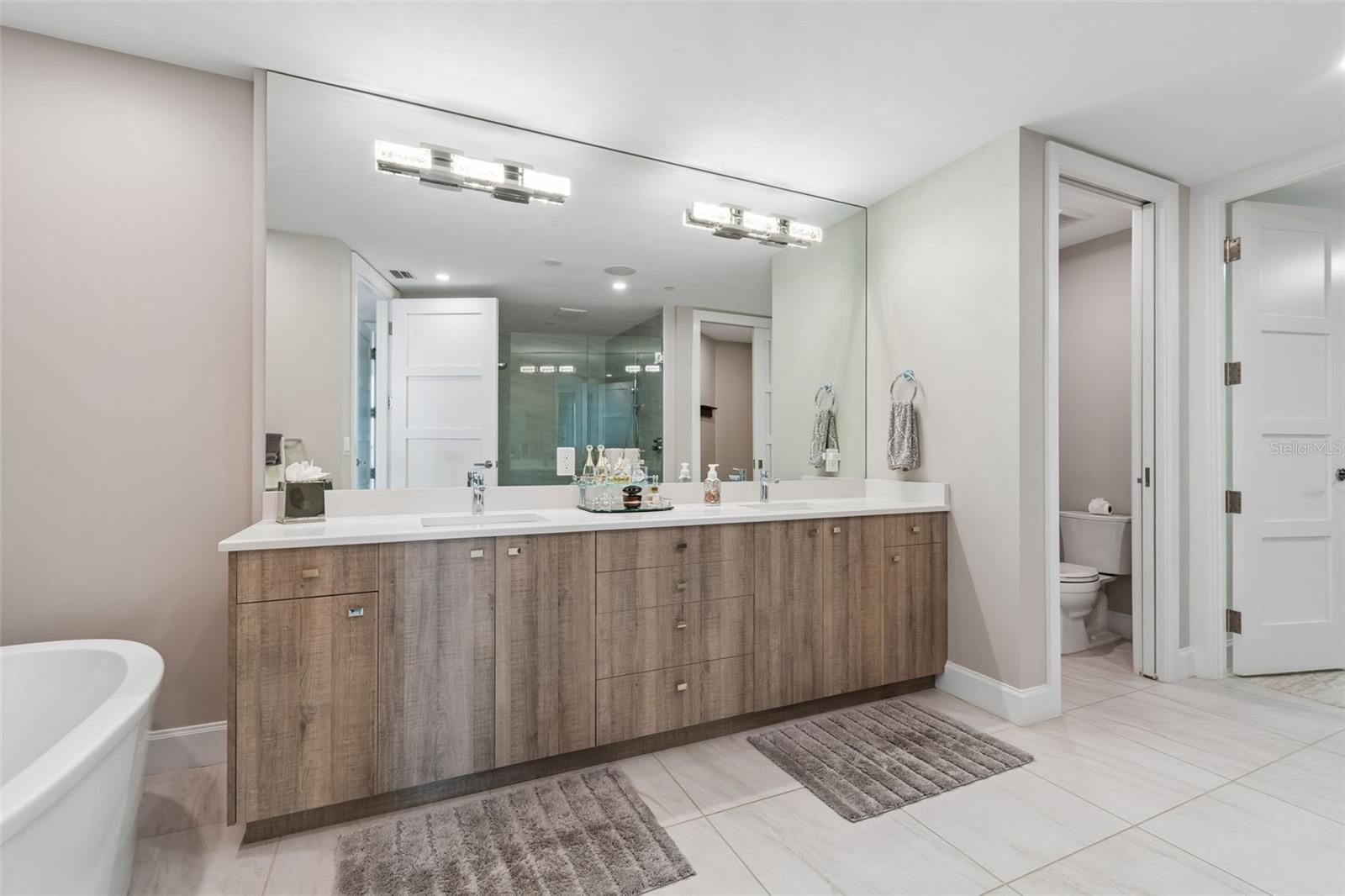 VIRAGE BAYSHORE - Residential