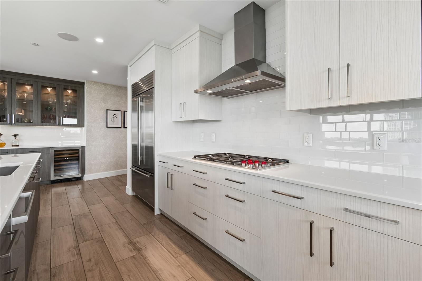 VIRAGE BAYSHORE - Residential