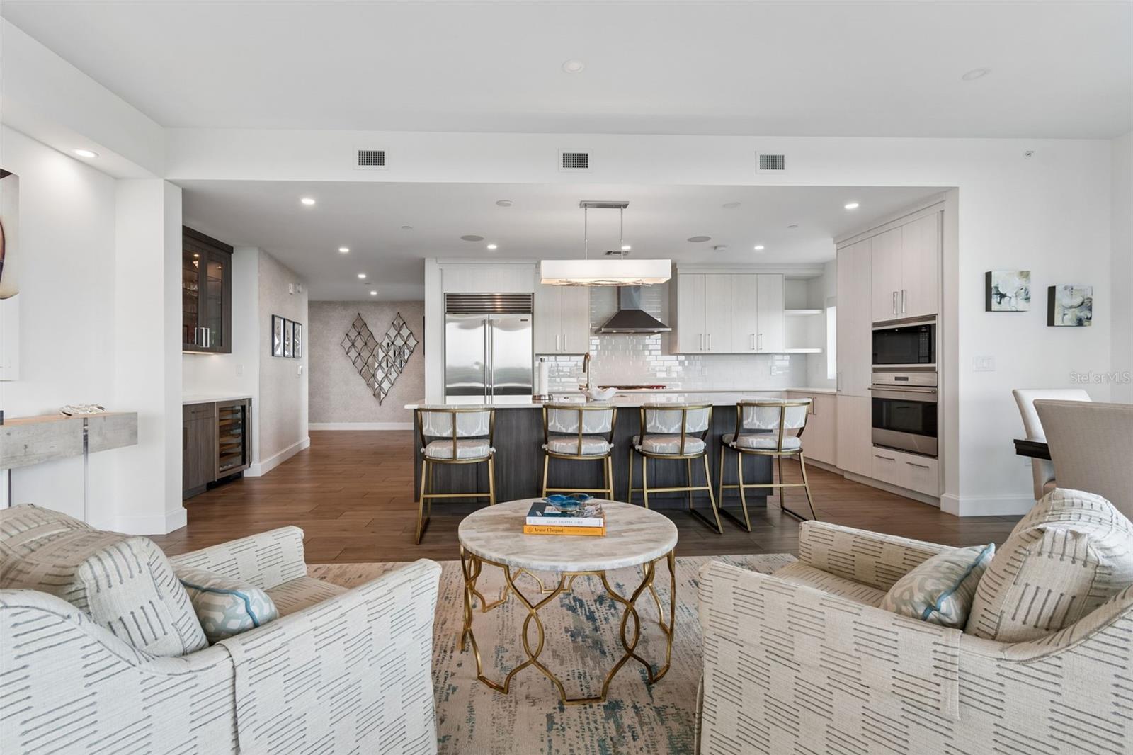 VIRAGE BAYSHORE - Residential