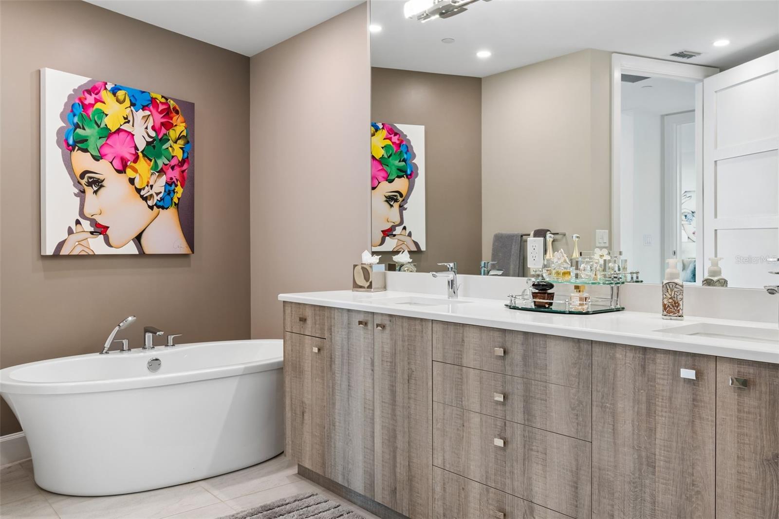 VIRAGE BAYSHORE - Residential