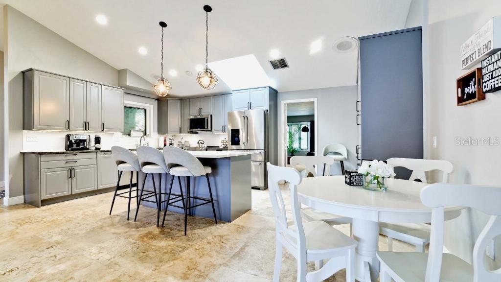 PALMA SOLA BAY ESTATES - Residential