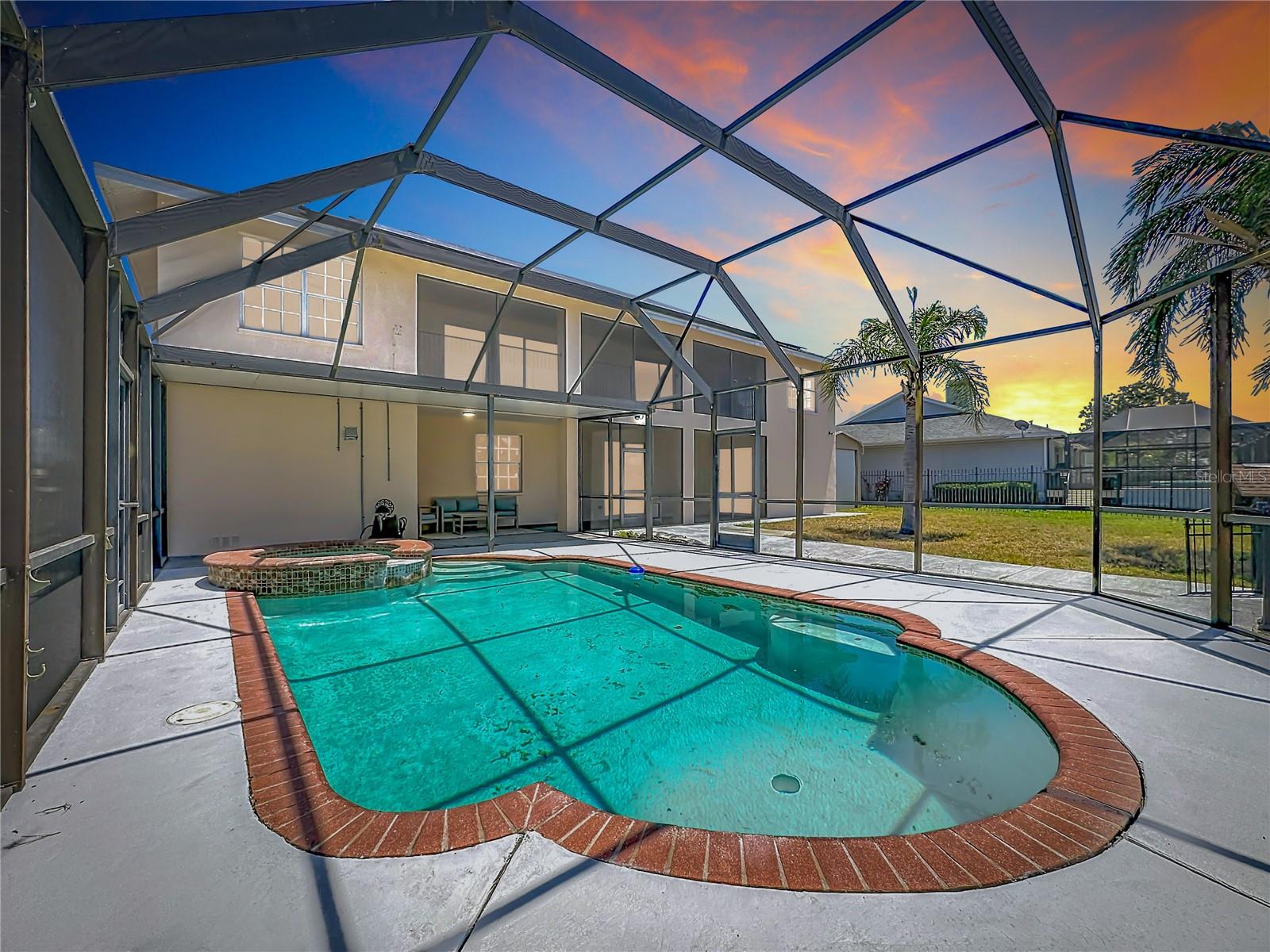 624 KINGSTON COURT