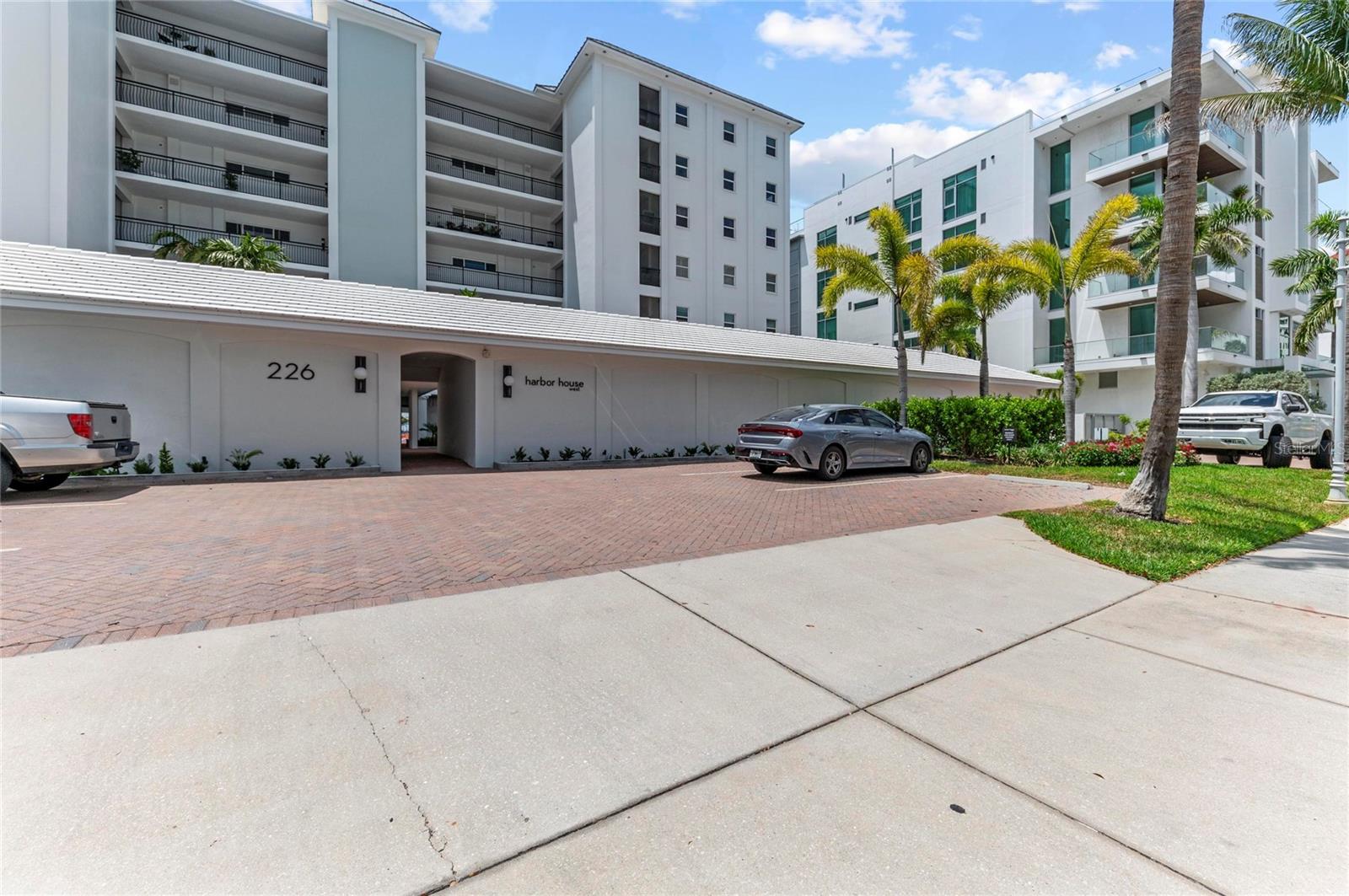 226 GOLDEN GATE POINT 33