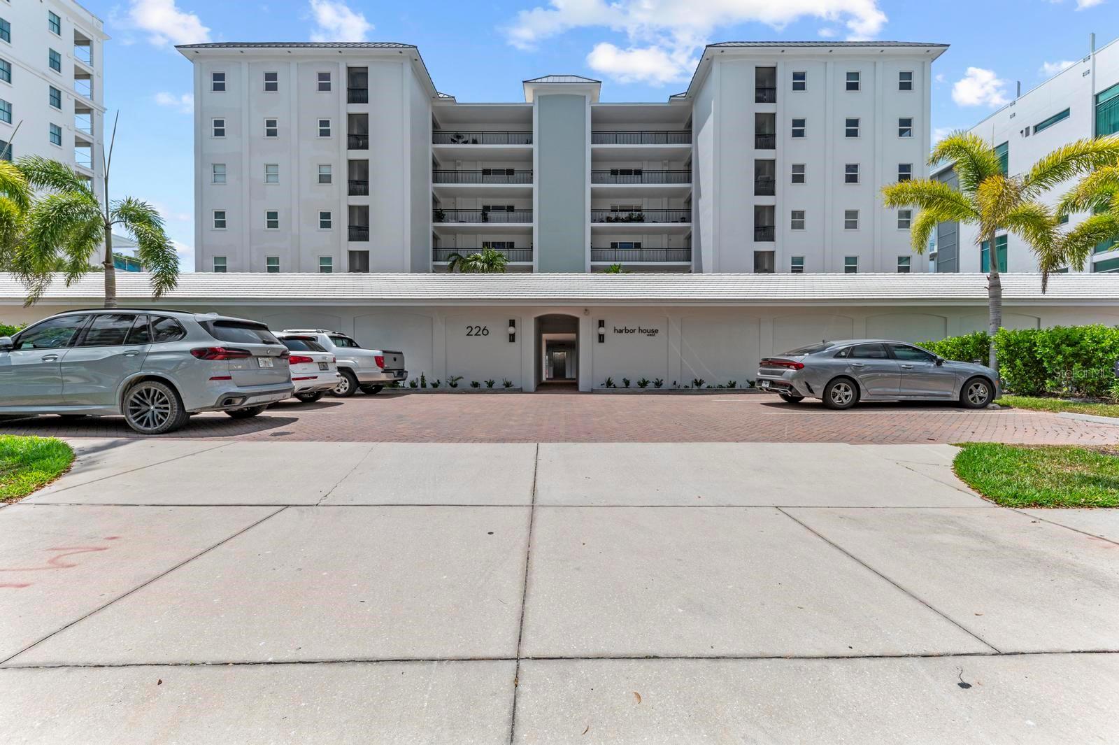 226 GOLDEN GATE POINT 33