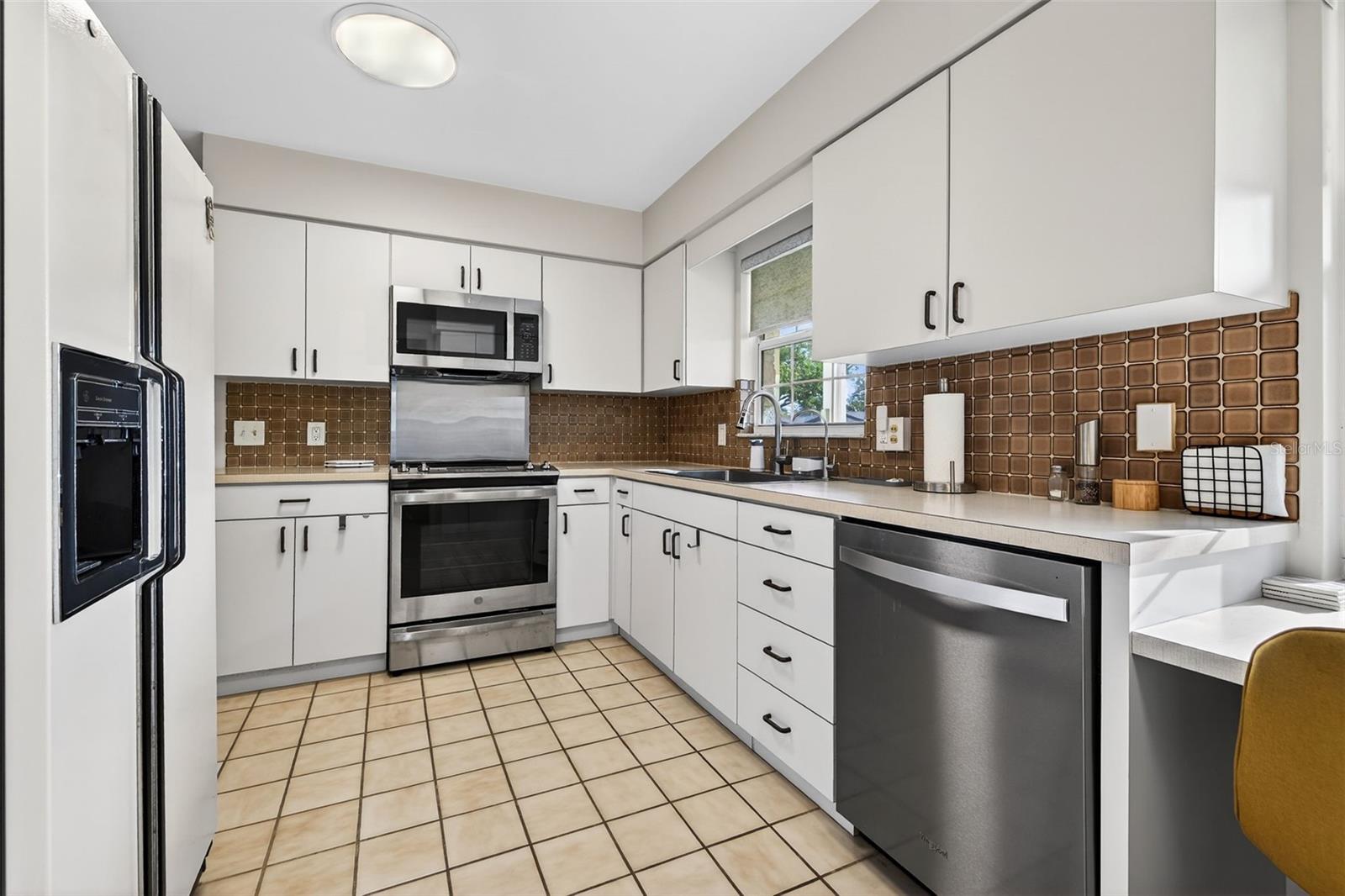 TROPIC HILLS - Residential