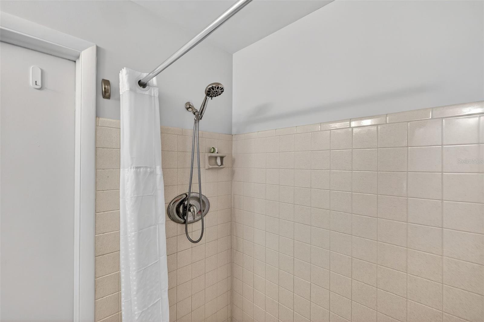 TROPIC HILLS - Residential