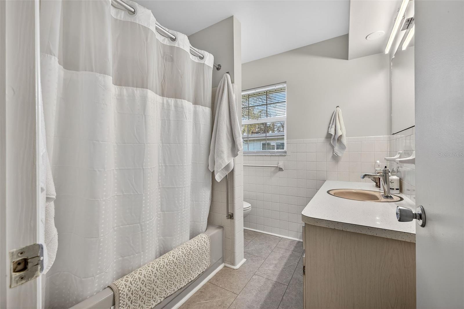 TROPIC HILLS - Residential