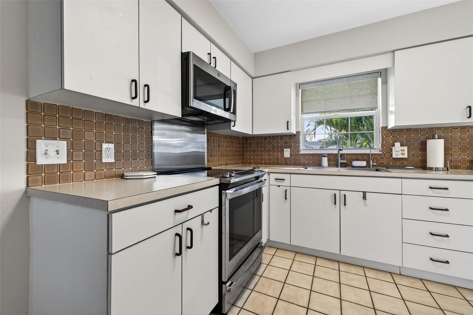 TROPIC HILLS - Residential