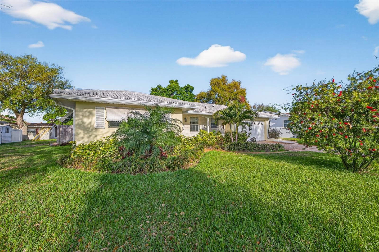 TROPIC HILLS - Residential