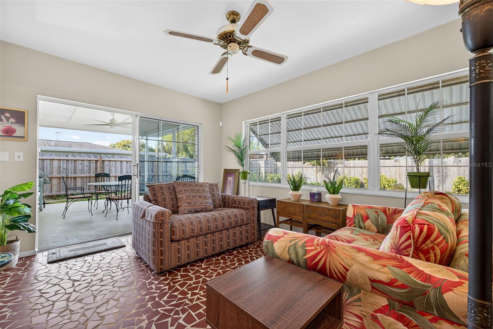 TROPIC HILLS - Residential