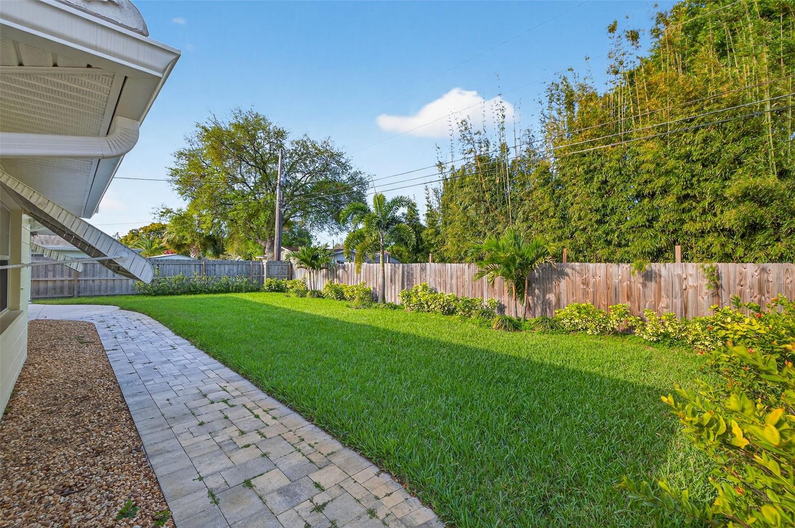 TROPIC HILLS - Residential