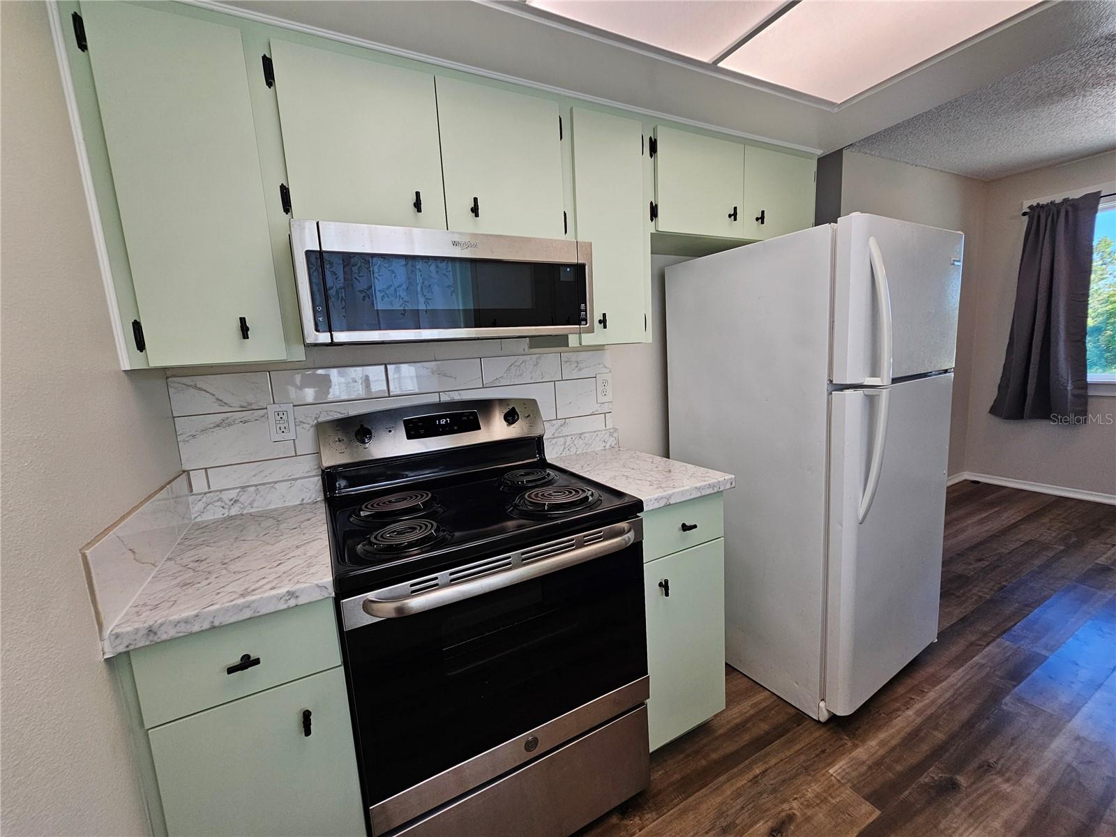 BREEZEWOOD MANOR - Residential Lease