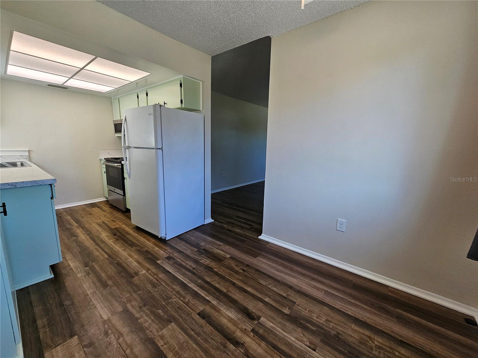 BREEZEWOOD MANOR - Residential Lease