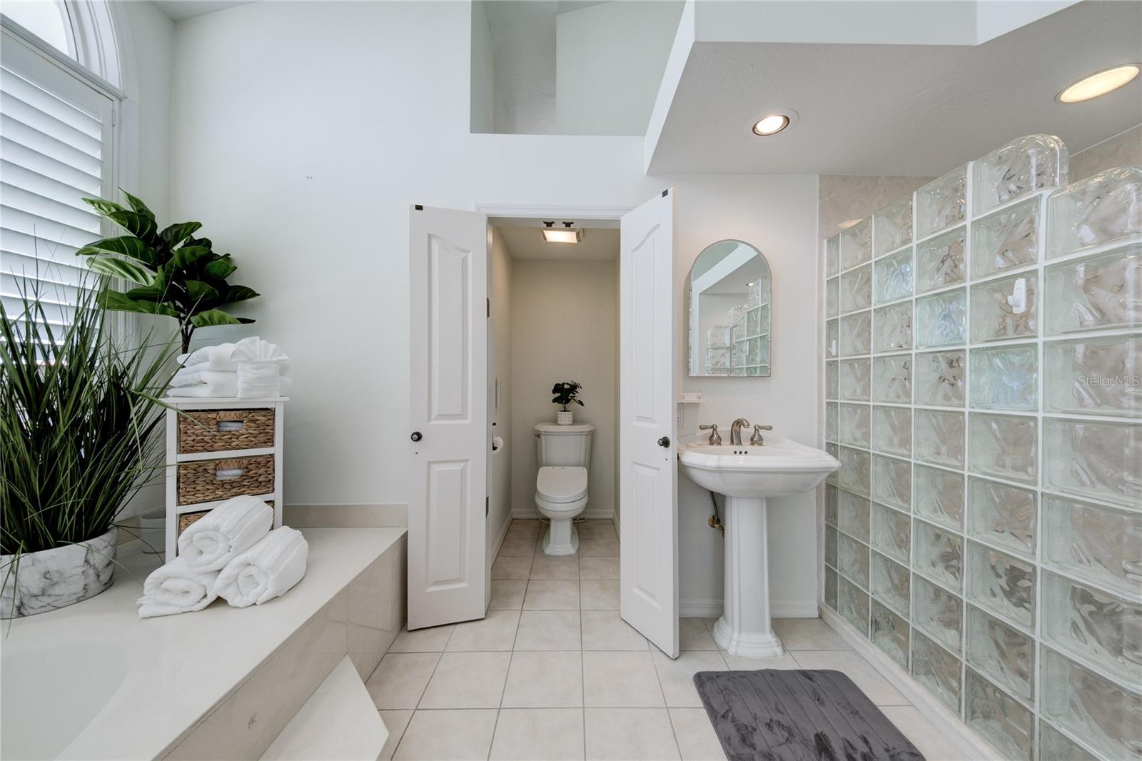 GEDNEY RICHARD H INC - Residential Lease