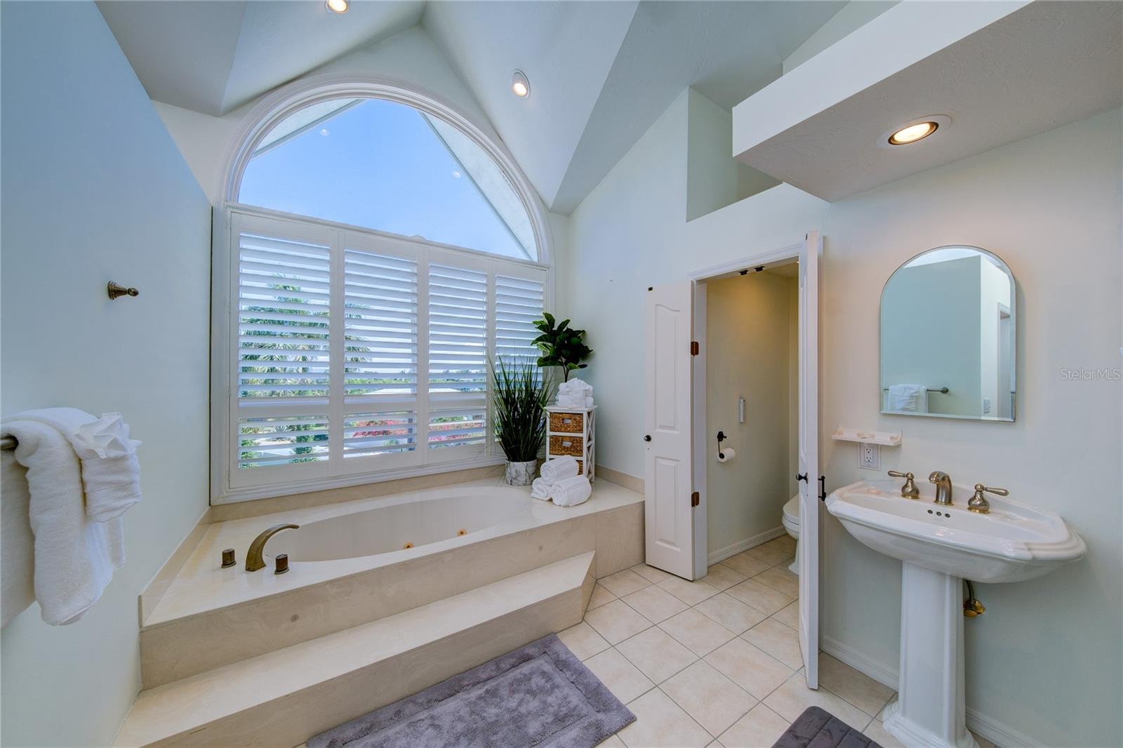 GEDNEY RICHARD H INC - Residential Lease