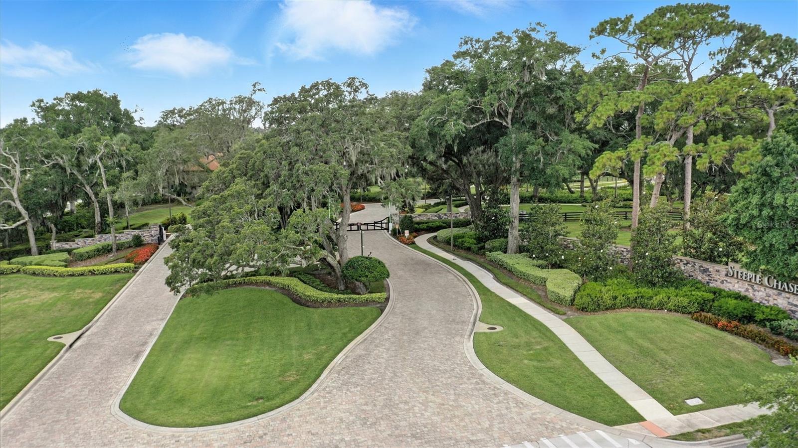 STEEPLE CHASE - Residential