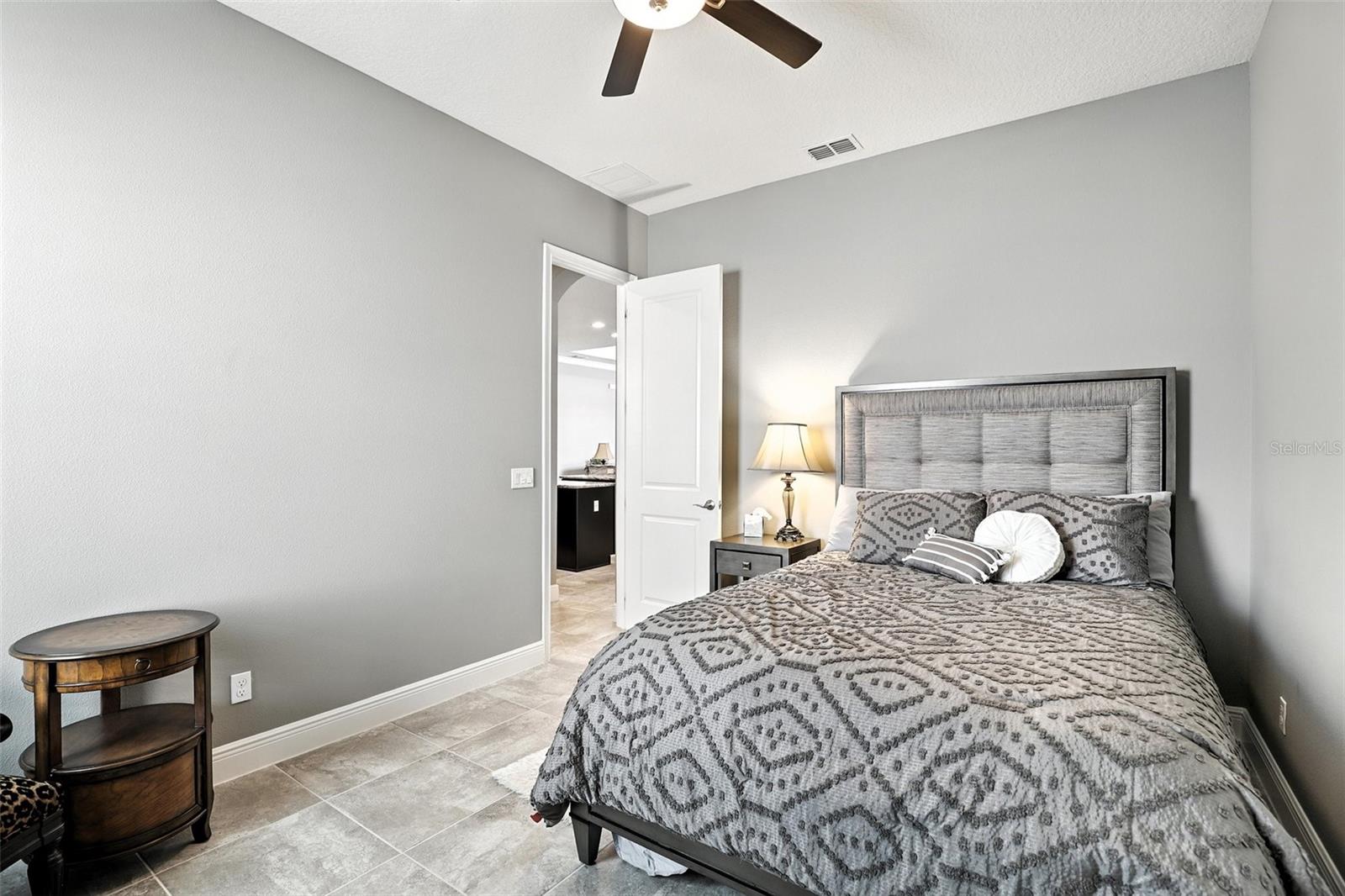 STEEPLE CHASE - Residential
