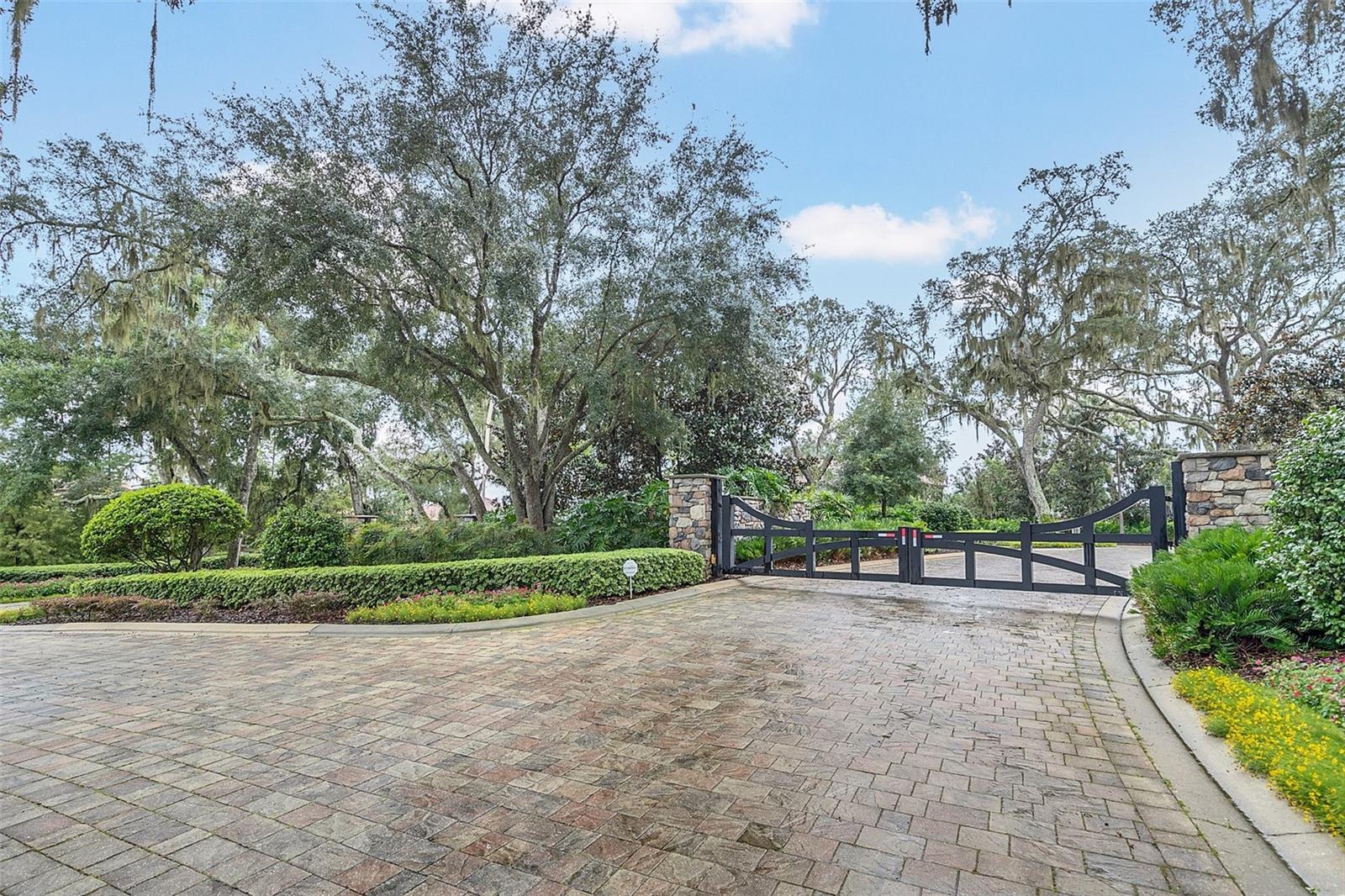 STEEPLE CHASE - Residential