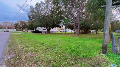 A home in LAKELAND